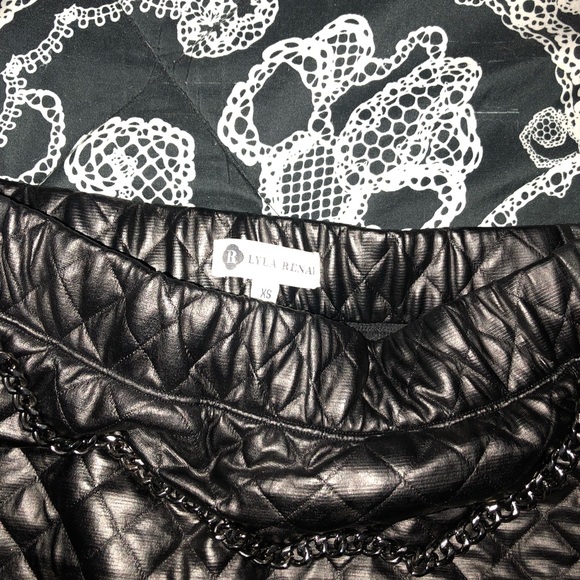 Black XS Skirt ( will fit ladies that’s XS-M) 🖤 - Picture 5 of 6